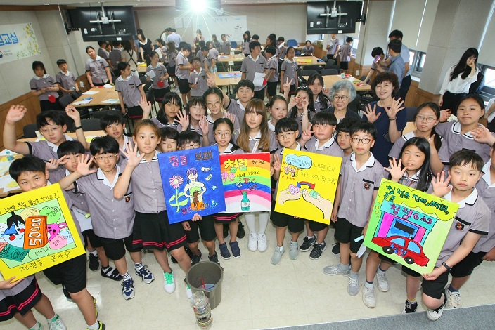 ACRC imparts lessons about integrity to young students