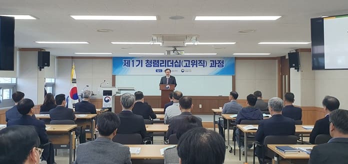 &#x27;청렴리더십 고위직 과정&#x27;에서 인사말 하는 국민권익위 정승윤 부위원장 겸 사무처장(2023. 3. 22.)