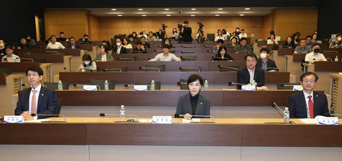 행정심판 통합 방안 토론회 참석한 전현희-박종민-정승윤(2023. 3. 23.)