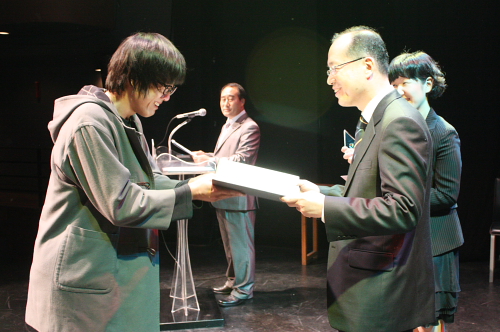 10월 31일 서울 대학로 소재 원더스페이스 세모극장에서 국민권익위원회 주최로 열린 '제1회 청렴촌극경연대회'에서 