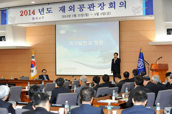 재외공관장들에게  청렴강의하는 이성보 국민권익위원장