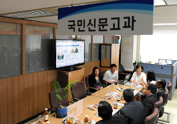 국민신문고 시스템에 대해 설명 듣는 인도네시아 수석 옴부즈만 일행