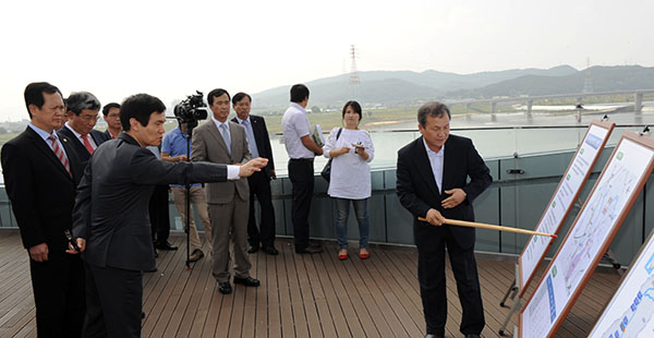 우륵교 통행 불편 현장 방문한 국민권익위 이성보위원장