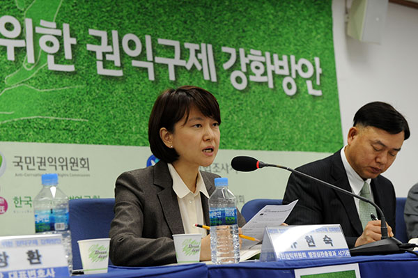 유현숙 국민권익위원회 서기관이 학교폭력의 현황과 개선방안을 설명하고 있다
